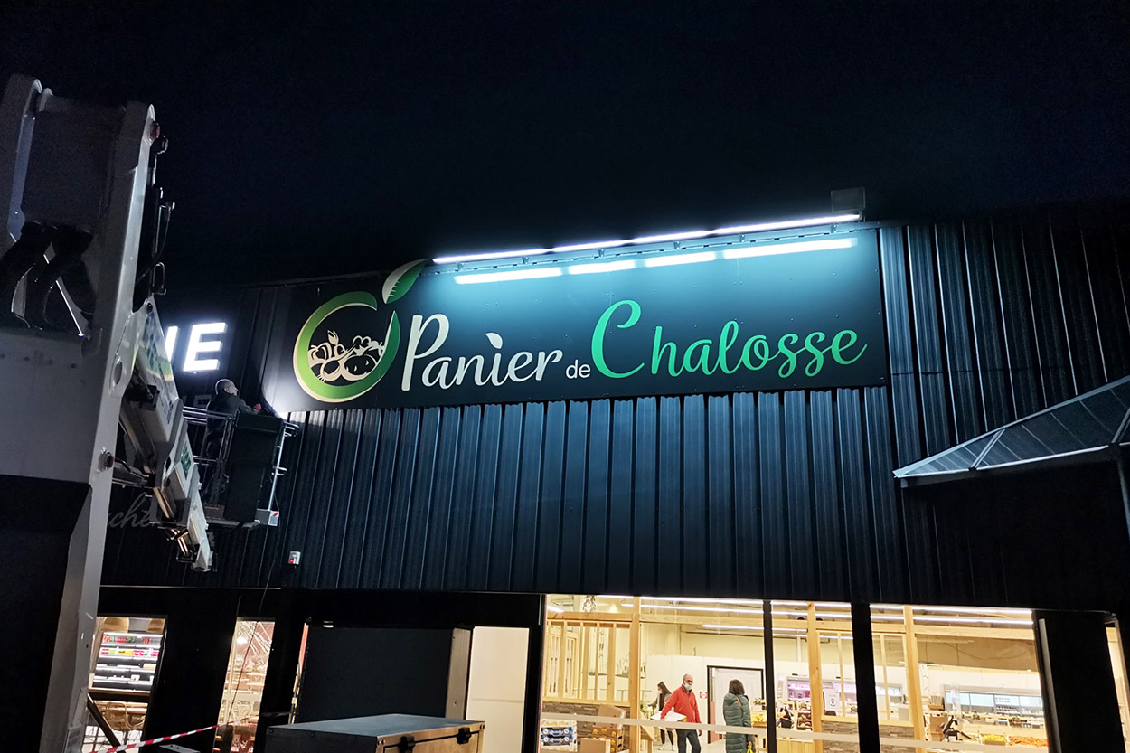 Enseigne panneau sur mesure pour la devanture, création Griffe Communication près de Mont-de-Marsan
