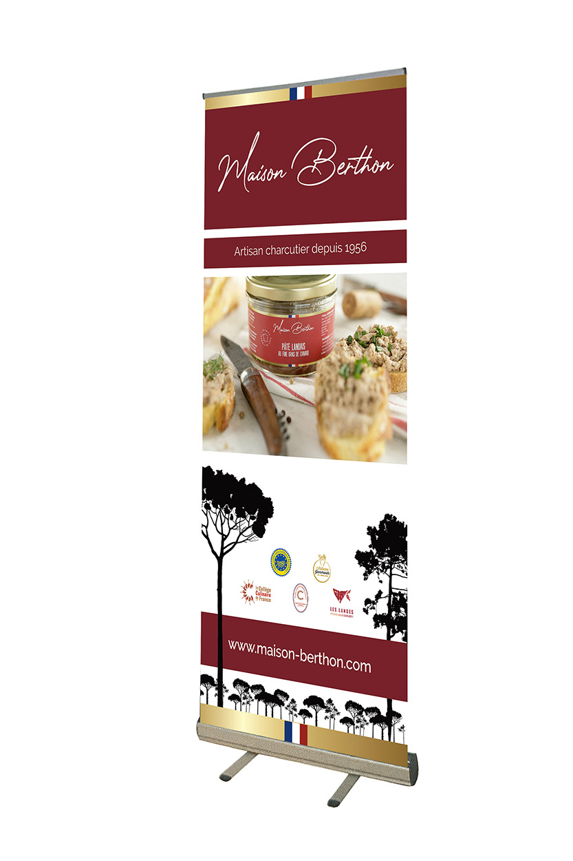 Support de communication enroulable pour salon professionnel, expertise en impression et signalétique par Griffe Communication.